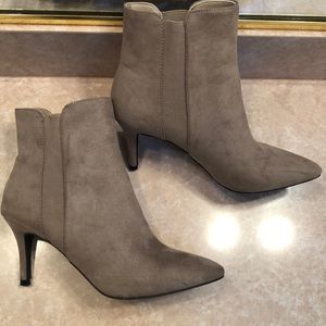 Pointed Toe Suede Booties